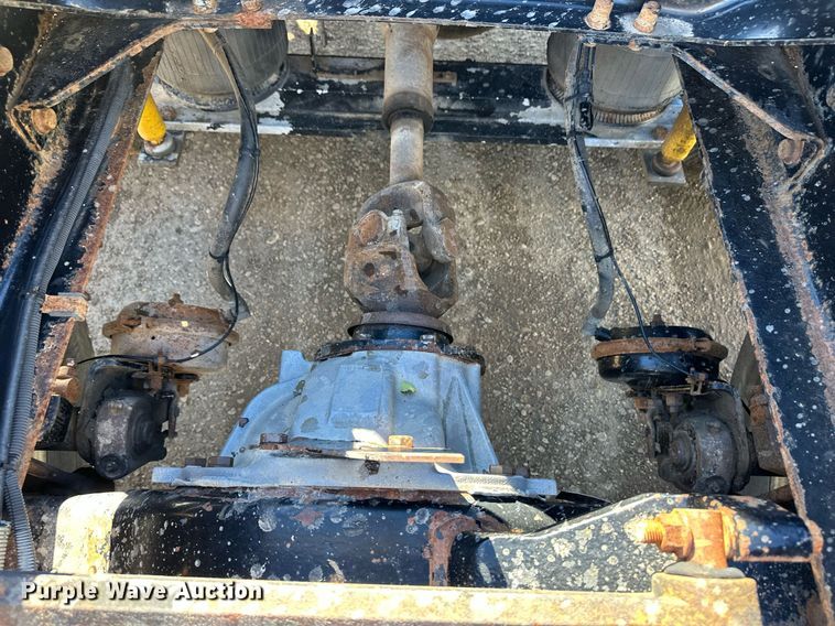 image for item DM2735 2000 Mack CX6 semi truck