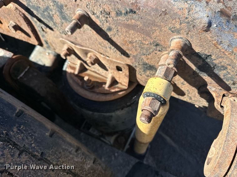 image for item DM2735 2000 Mack CX6 semi truck