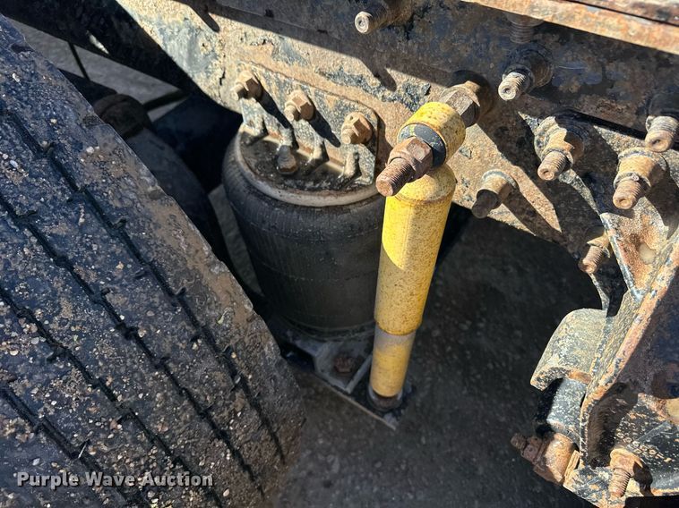 image for item DM2735 2000 Mack CX6 semi truck