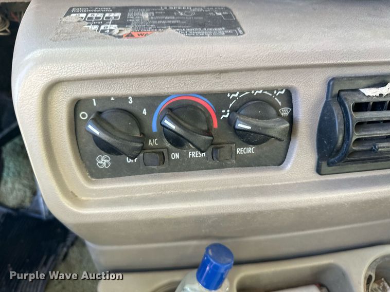 image for item DM2735 2000 Mack CX6 semi truck