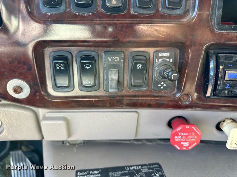 image for item DM2735 2000 Mack CX6 semi truck