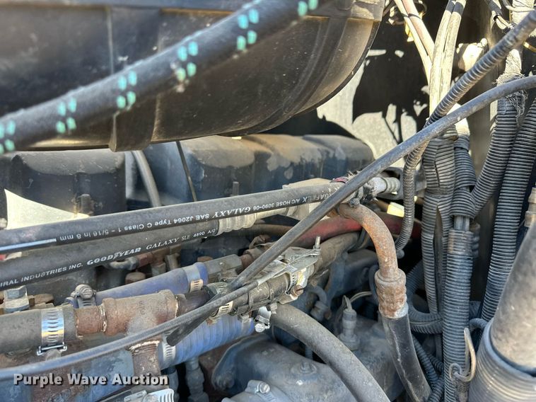 image for item DM2735 2000 Mack CX6 semi truck