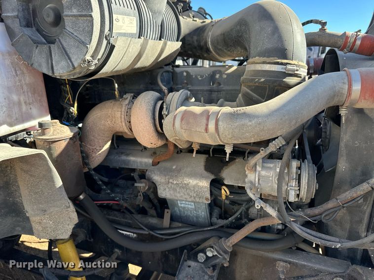 image for item DM2735 2000 Mack CX6 semi truck