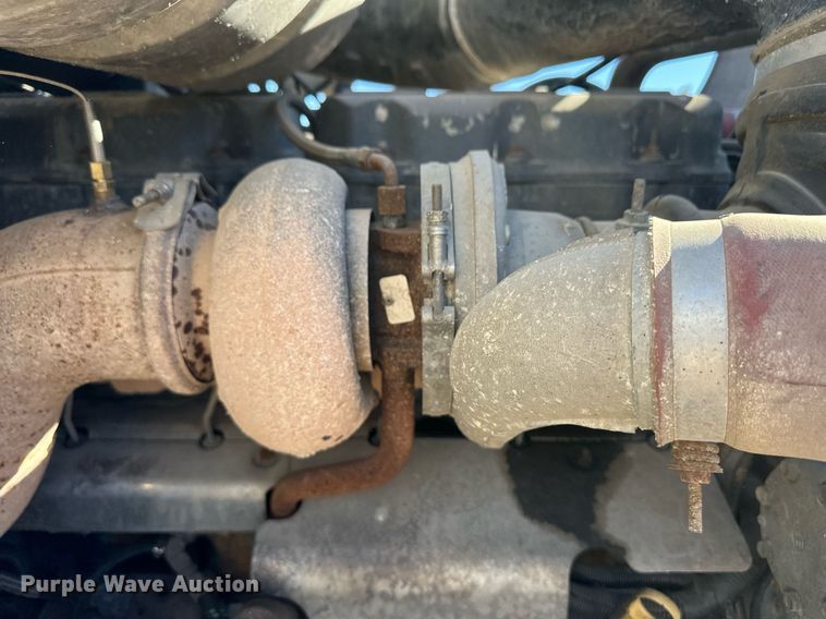image for item DM2735 2000 Mack CX6 semi truck