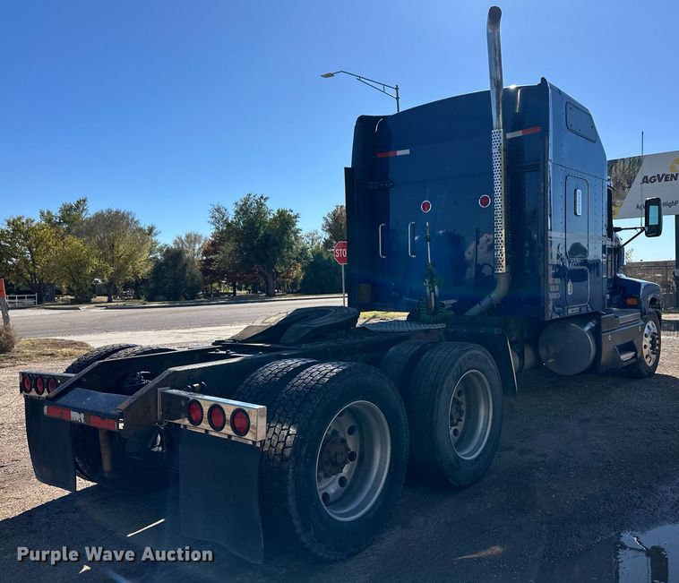 image for item DM2736 2005 Kenworth T600 semi truck