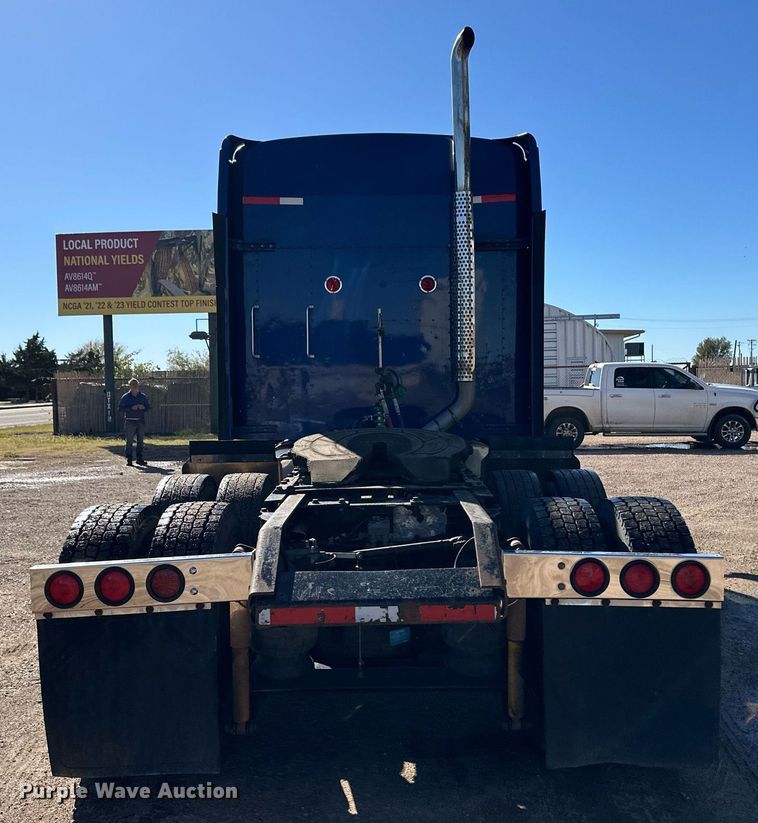 image for item DM2736 2005 Kenworth T600 semi truck