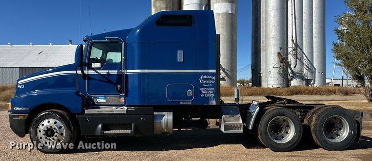 image for item DM2736 2005 Kenworth T600 semi truck