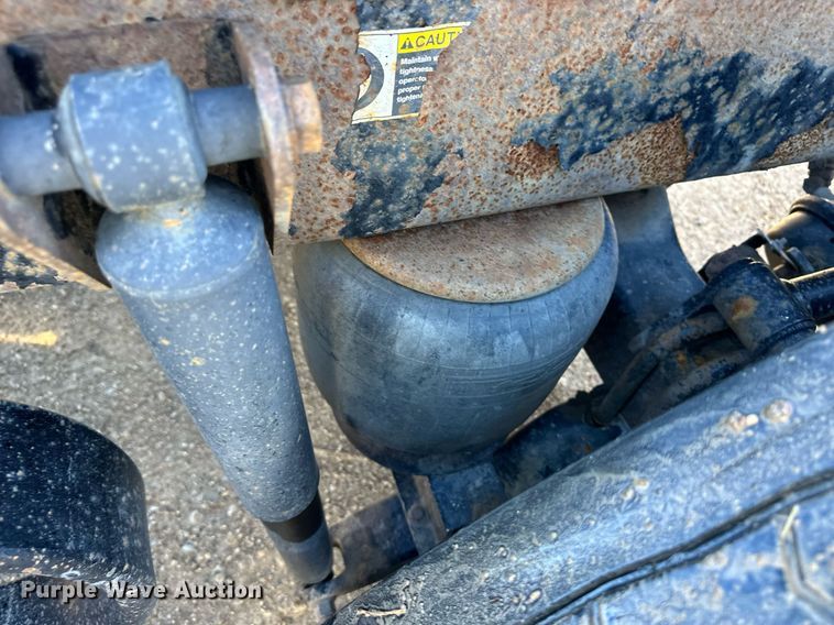 image for item DM2736 2005 Kenworth T600 semi truck