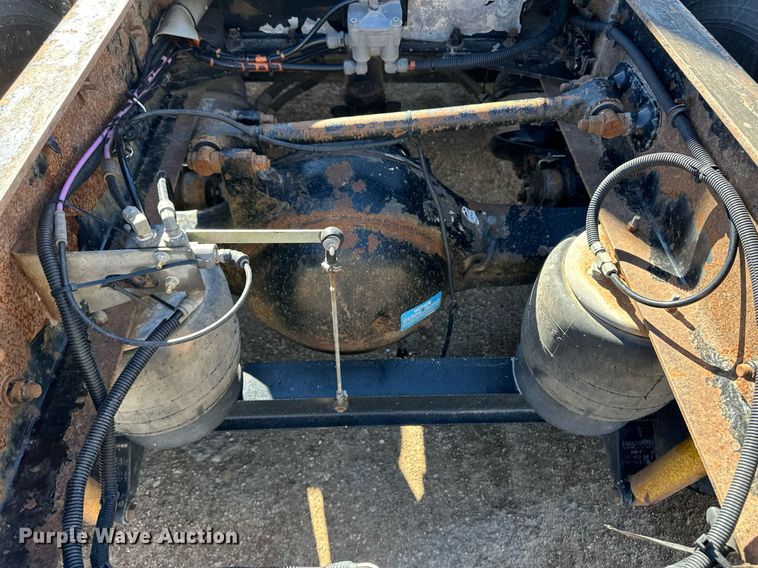 image for item DM2736 2005 Kenworth T600 semi truck