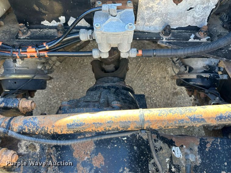 image for item DM2736 2005 Kenworth T600 semi truck