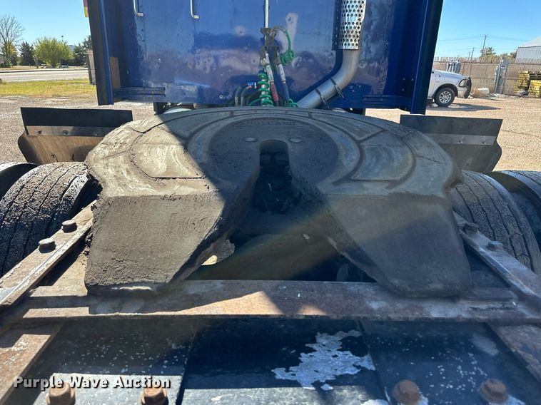 image for item DM2736 2005 Kenworth T600 semi truck