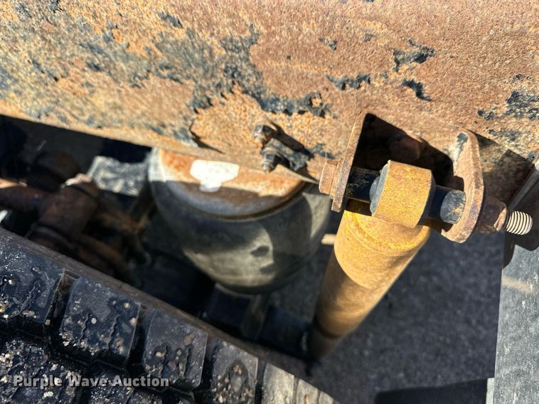 image for item DM2736 2005 Kenworth T600 semi truck