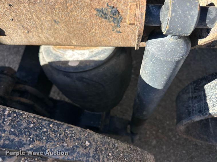 image for item DM2736 2005 Kenworth T600 semi truck