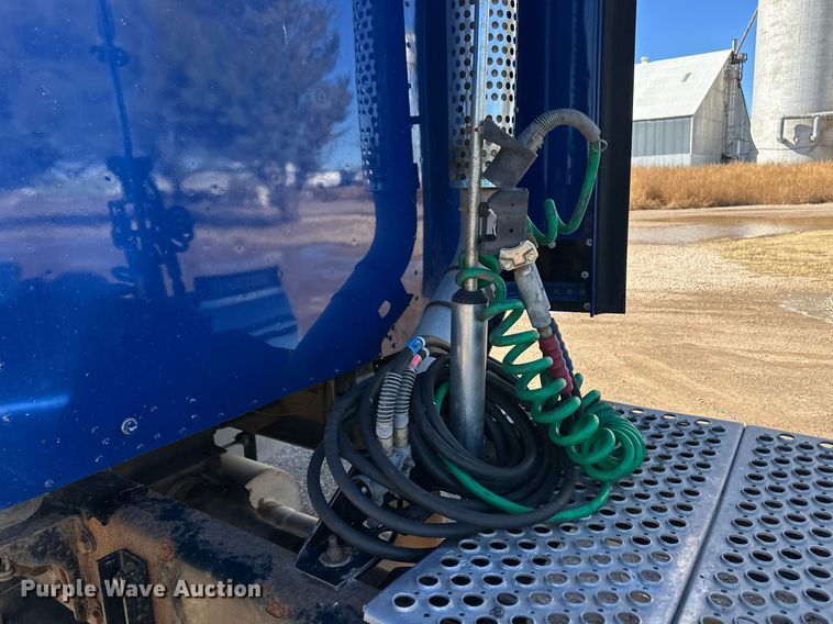 image for item DM2736 2005 Kenworth T600 semi truck