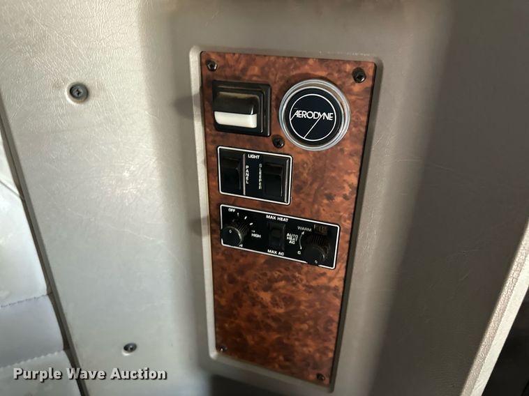 image for item DM2736 2005 Kenworth T600 semi truck