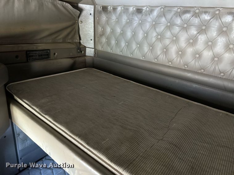 image for item DM2736 2005 Kenworth T600 semi truck