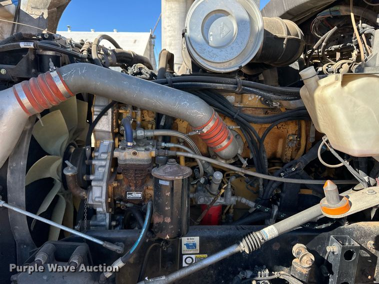 image for item DM2736 2005 Kenworth T600 semi truck