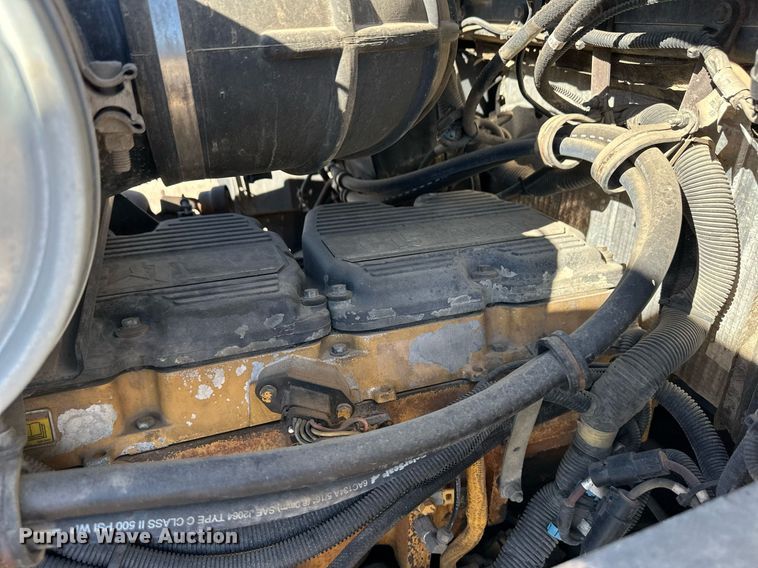 image for item DM2736 2005 Kenworth T600 semi truck