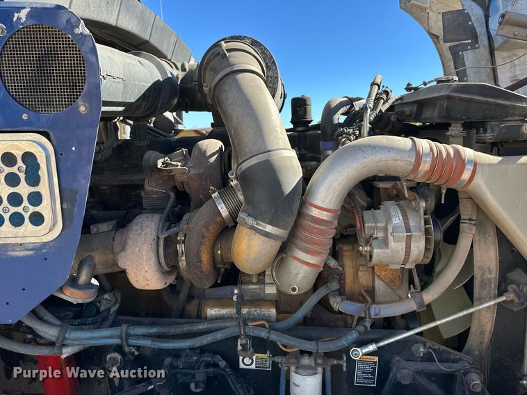 image for item DM2736 2005 Kenworth T600 semi truck