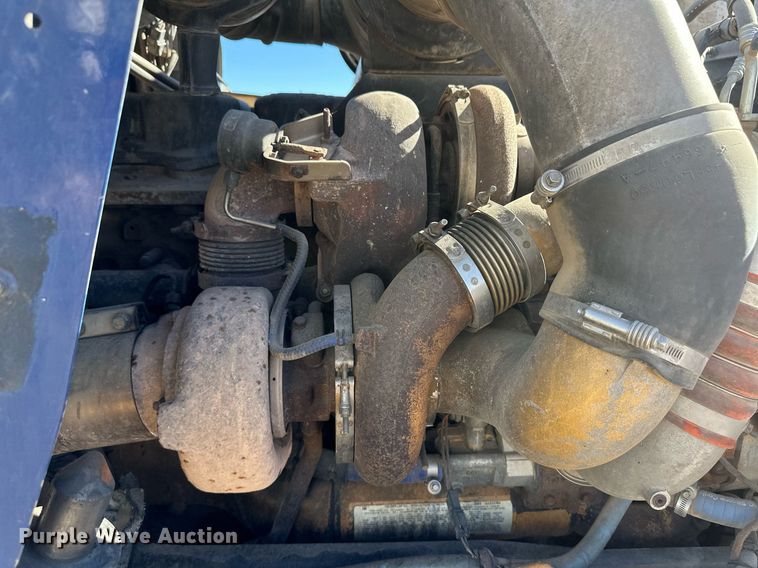 image for item DM2736 2005 Kenworth T600 semi truck