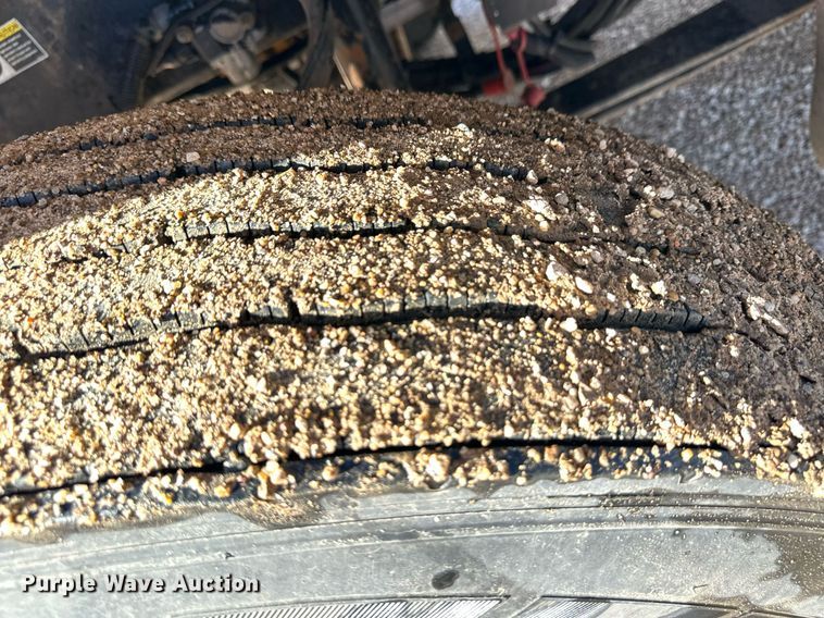 image for item DM2736 2005 Kenworth T600 semi truck