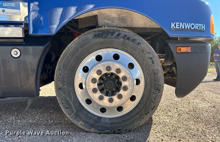 image for item DM2736 2005 Kenworth T600 semi truck