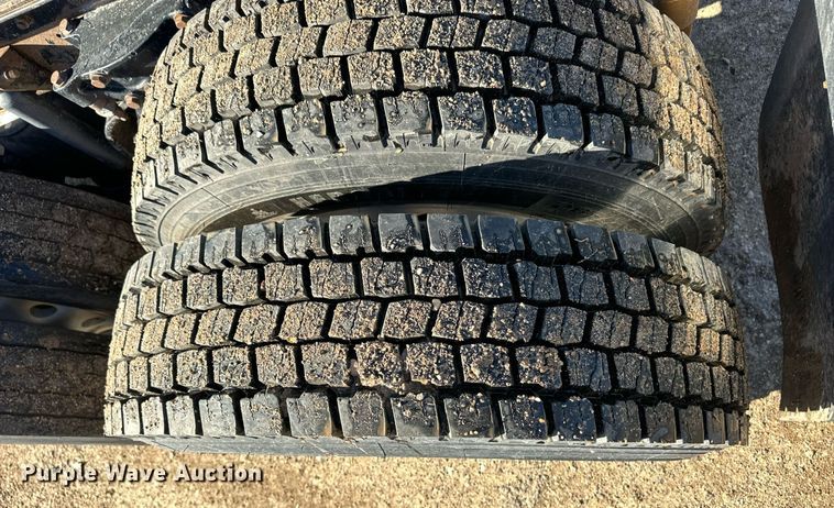 image for item DM2736 2005 Kenworth T600 semi truck