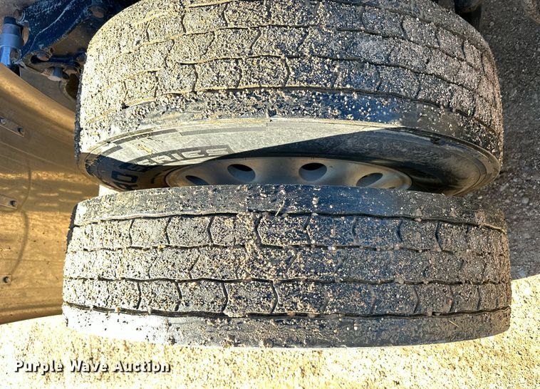 image for item DM2736 2005 Kenworth T600 semi truck