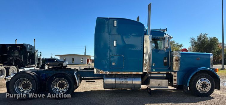 image for item DM2737 1997 Peterbilt 379 semi truck
