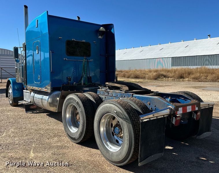 image for item DM2737 1997 Peterbilt 379 semi truck