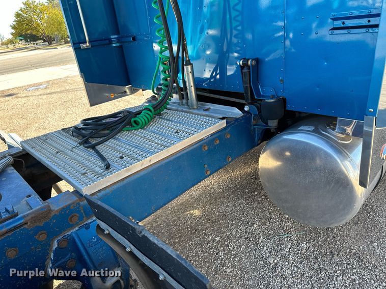 image for item DM2737 1997 Peterbilt 379 semi truck