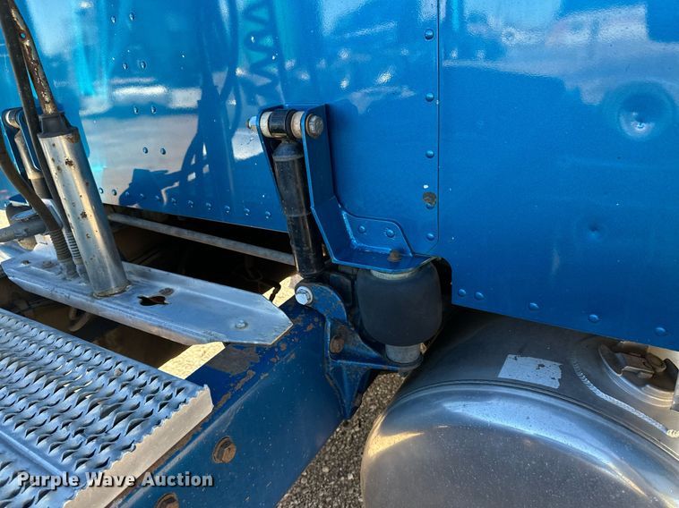 image for item DM2737 1997 Peterbilt 379 semi truck