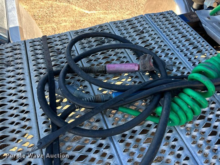 image for item DM2737 1997 Peterbilt 379 semi truck