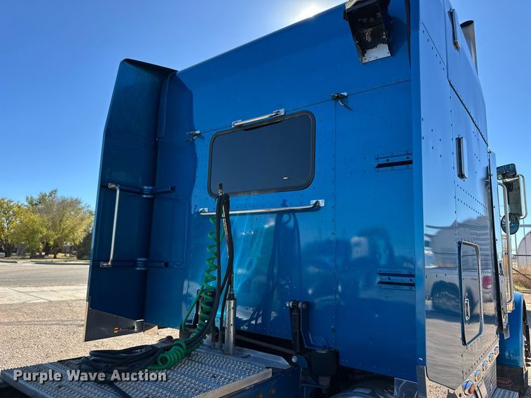 image for item DM2737 1997 Peterbilt 379 semi truck