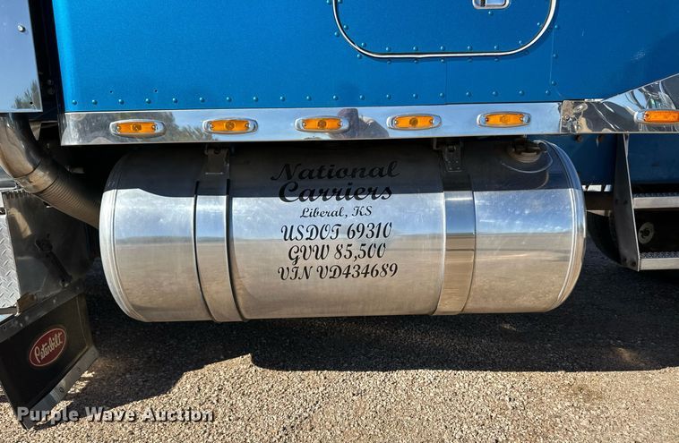 image for item DM2737 1997 Peterbilt 379 semi truck