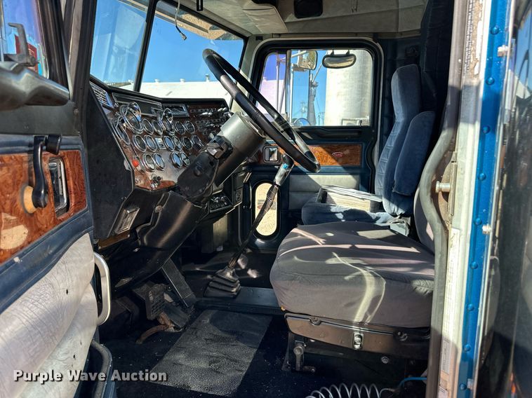 image for item DM2737 1997 Peterbilt 379 semi truck