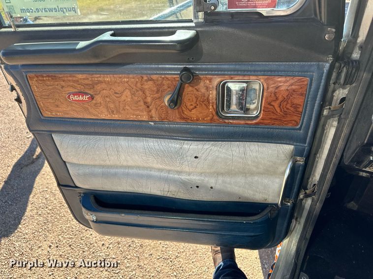 image for item DM2737 1997 Peterbilt 379 semi truck