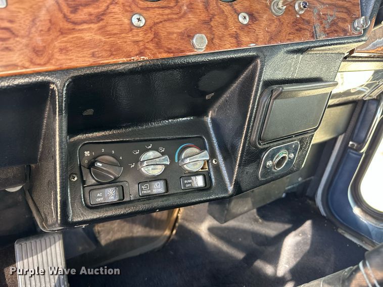 image for item DM2737 1997 Peterbilt 379 semi truck