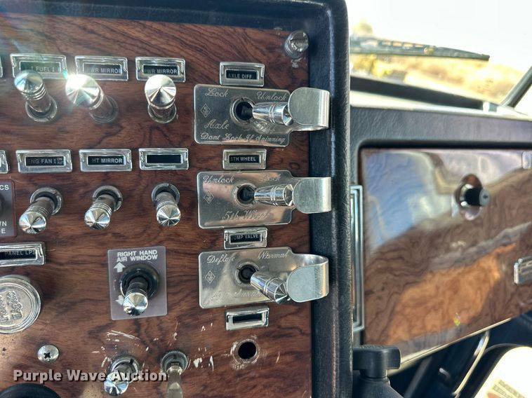 image for item DM2737 1997 Peterbilt 379 semi truck