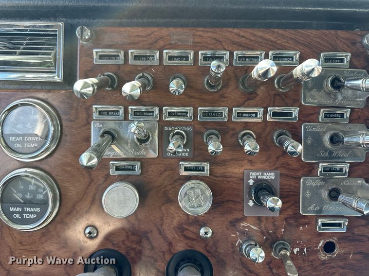 image for item DM2737 1997 Peterbilt 379 semi truck