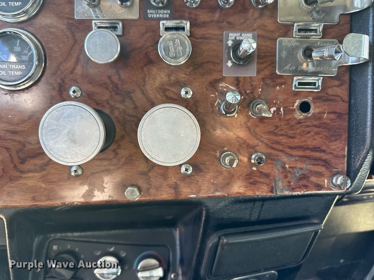 image for item DM2737 1997 Peterbilt 379 semi truck