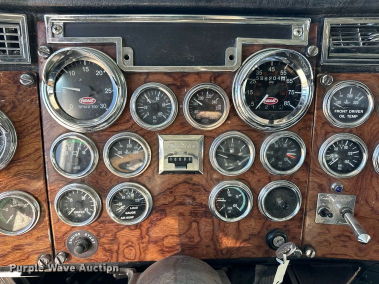 image for item DM2737 1997 Peterbilt 379 semi truck