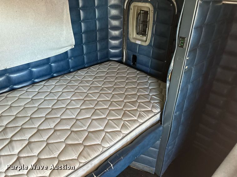 image for item DM2737 1997 Peterbilt 379 semi truck