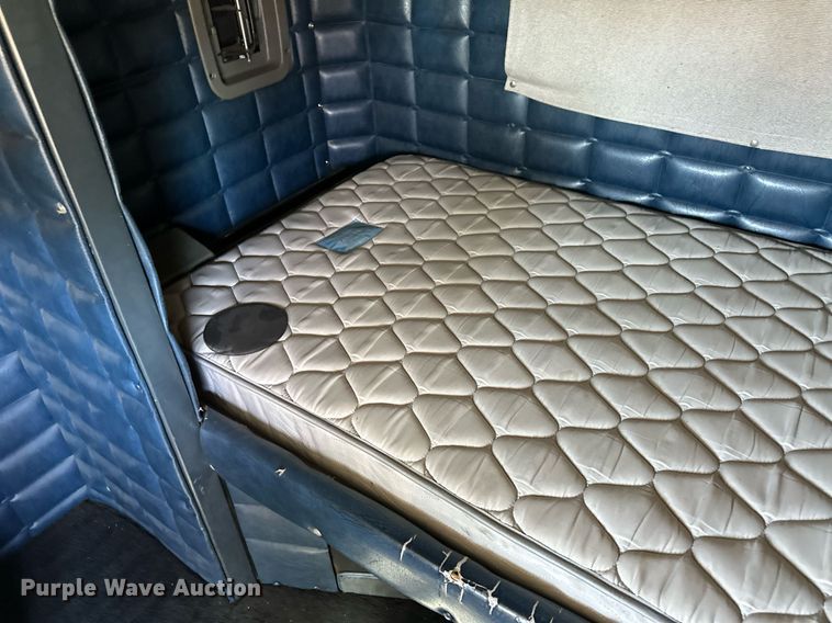 image for item DM2737 1997 Peterbilt 379 semi truck