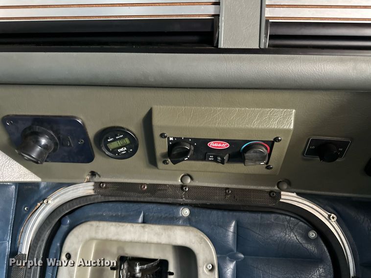 image for item DM2737 1997 Peterbilt 379 semi truck