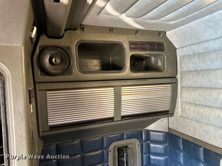 image for item DM2737 1997 Peterbilt 379 semi truck