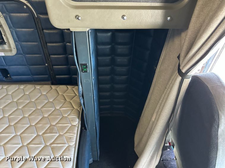 image for item DM2737 1997 Peterbilt 379 semi truck