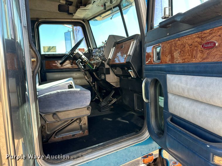image for item DM2737 1997 Peterbilt 379 semi truck