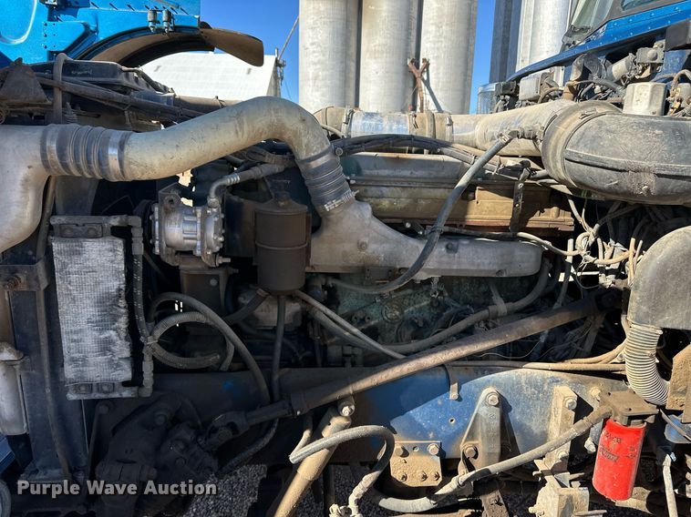 image for item DM2737 1997 Peterbilt 379 semi truck