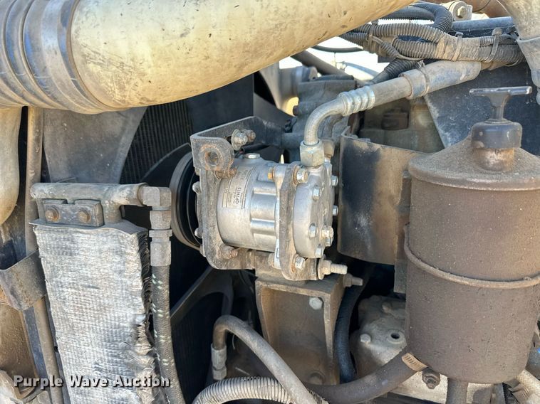 image for item DM2737 1997 Peterbilt 379 semi truck